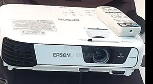 Photo - Epson Proje1 Has : Remote Hardware Interface: Vga, Usb