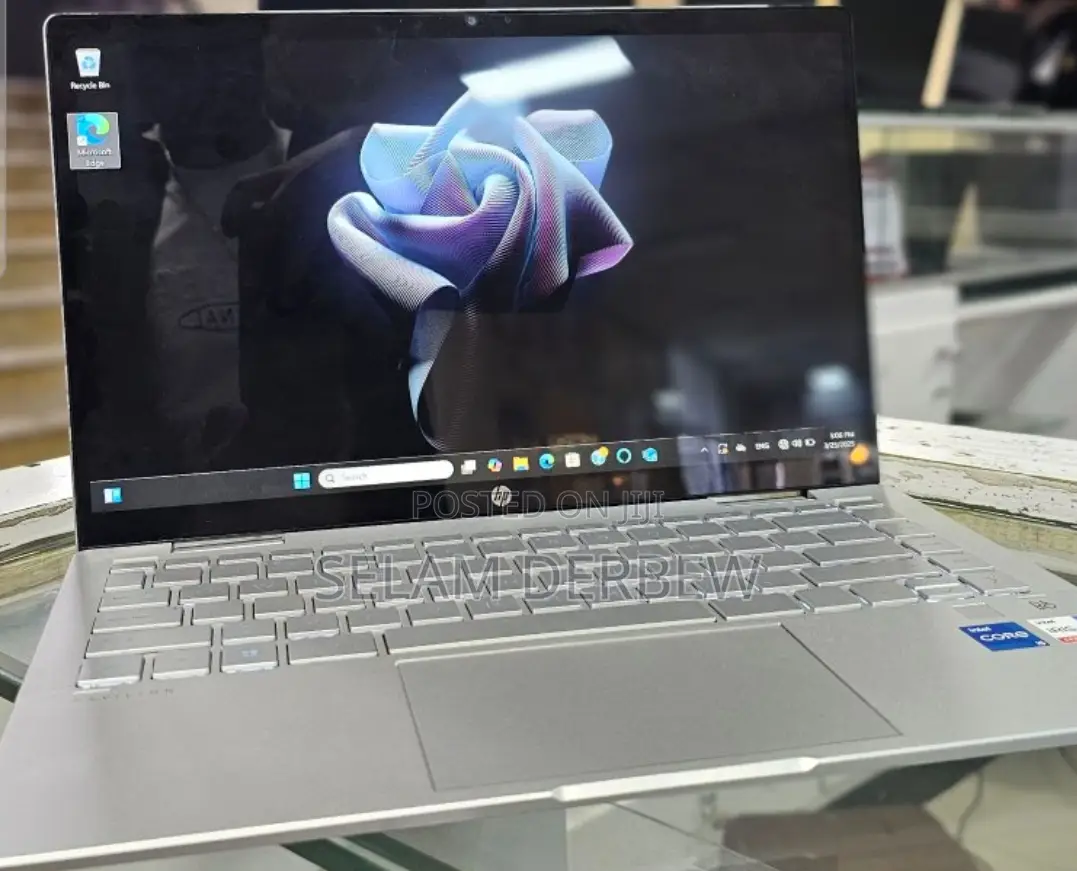 New Laptop HP Envy X360 8GB Intel Core I5 SSD 512GB