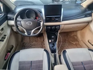 Photo - Toyota Yaris 2015 Gray