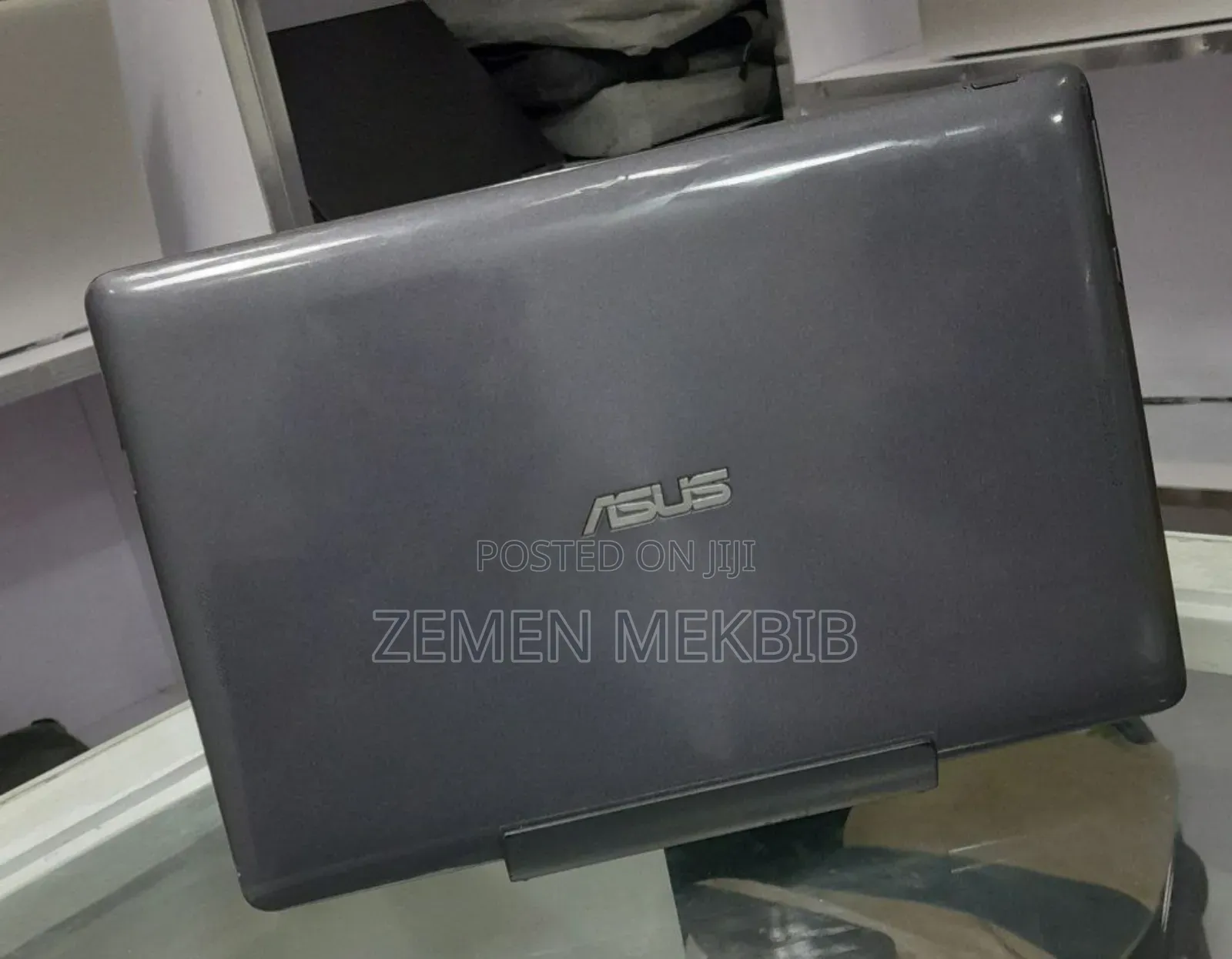 Laptop Asus 2GB Intel Xeon SSD 60GB