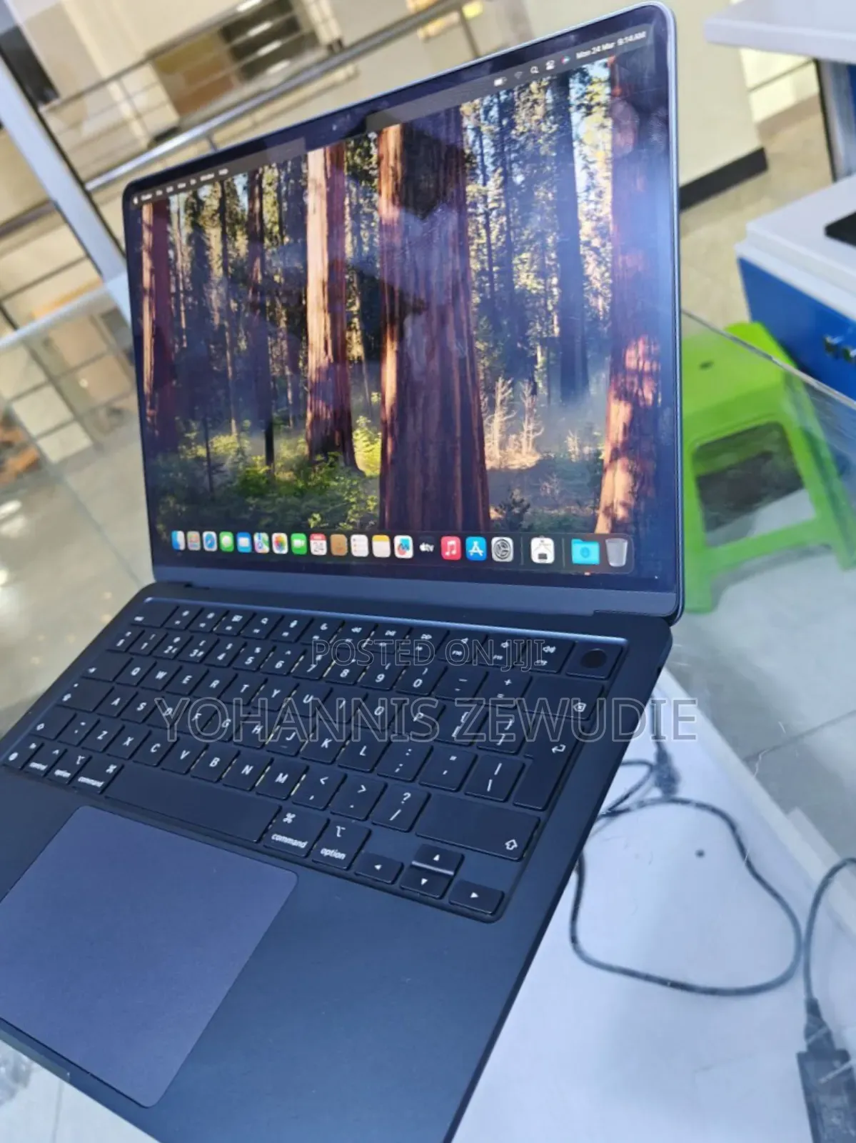 New Laptop Apple MacBook Air 2024 M3 13-Inch 8GB Apple M3 SSD 256GB