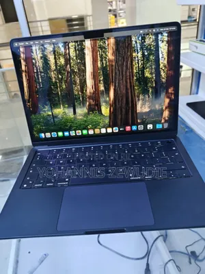 New Laptop Apple MacBook Air 2024 M3 13-Inch 8GB Apple M3 SSD 256GB