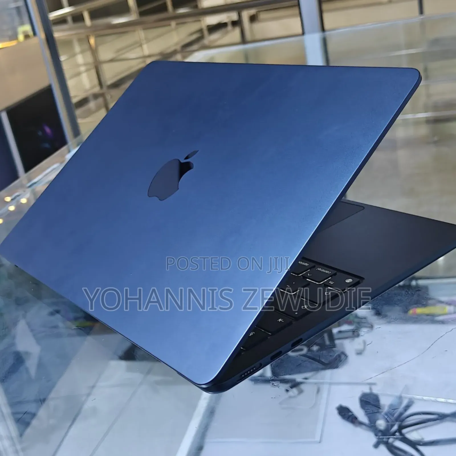 New Laptop Apple MacBook Air 2024 M3 13-Inch 8GB Apple M3 SSD 256GB