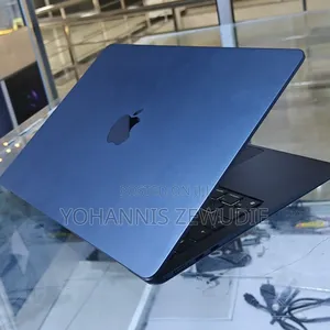 New Laptop Apple MacBook Air 2024 M3 13-Inch 8GB Apple M3 SSD 256GB