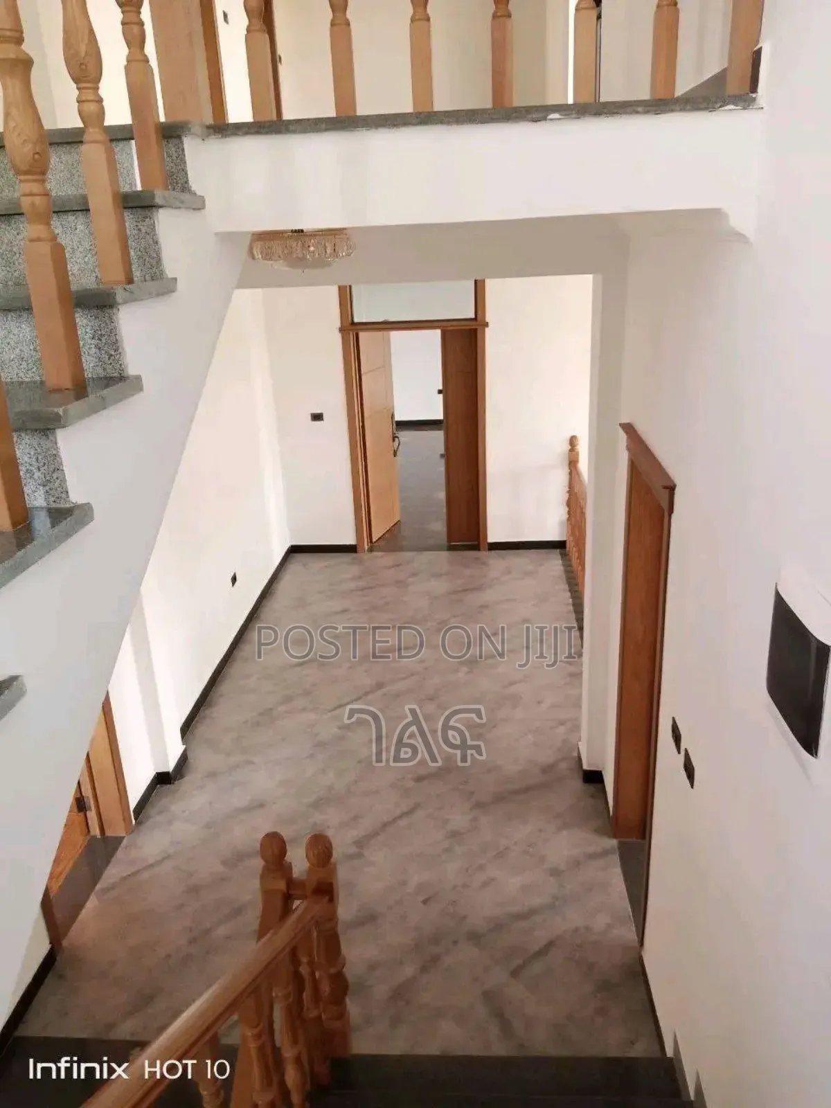 5bdrm Farm House in በአስቸኳይ የሚሸጥ ዘመናዊ, Bole for sale