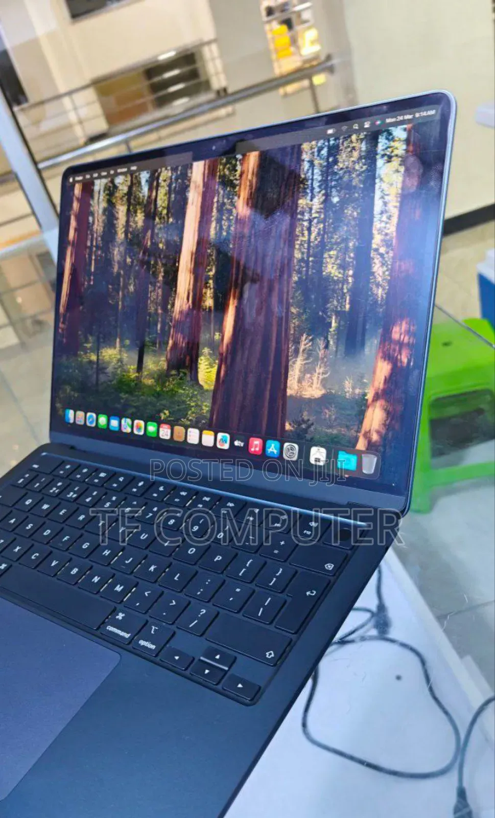 New Laptop Apple MacBook Air 2024 M3 13-Inch 8GB Apple M3 SSD 256GB