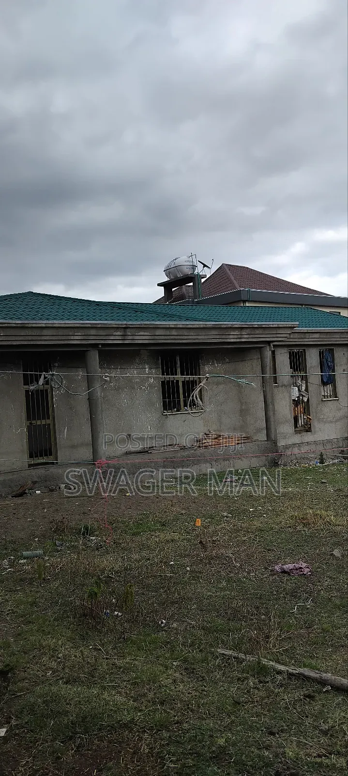 3bdrm Villa in Tafo, Yeka for sale