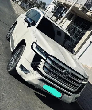 Photo - Toyota Land Cruiser 3.5 V6 2022 White