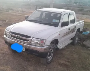 Photo - Toyota Hilux 2000 White