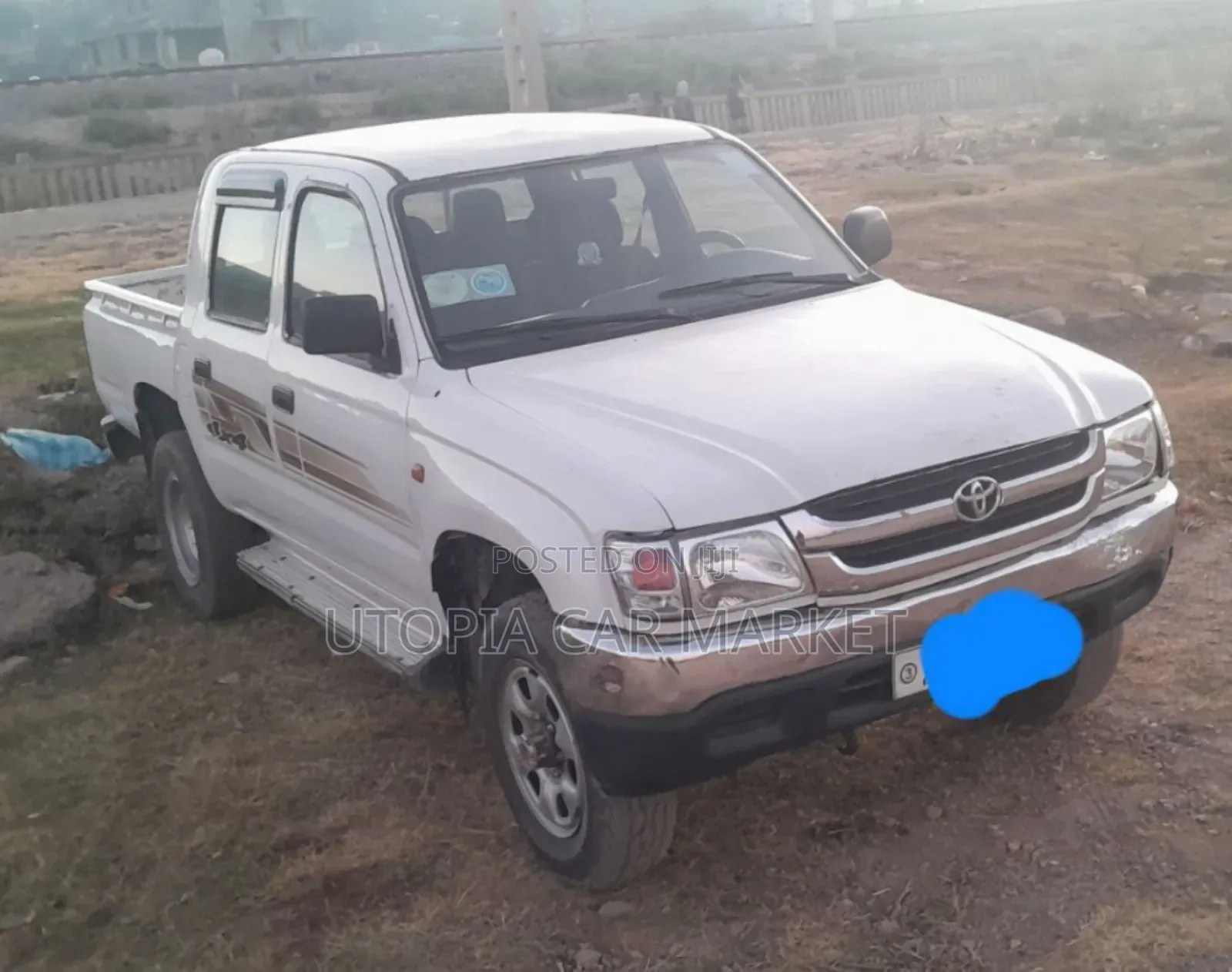 Toyota Hilux 2000 White
