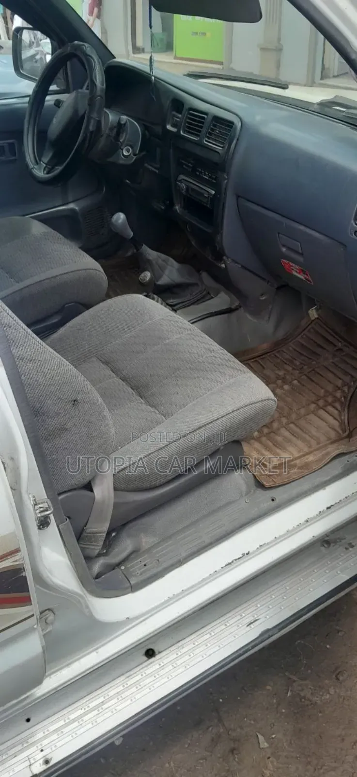 Toyota Hilux 2000 White
