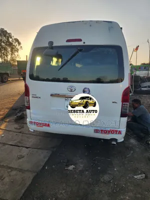 Toyota HiAce 2016 White