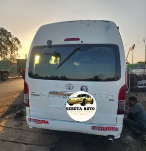 Toyota HiAce 2016 White