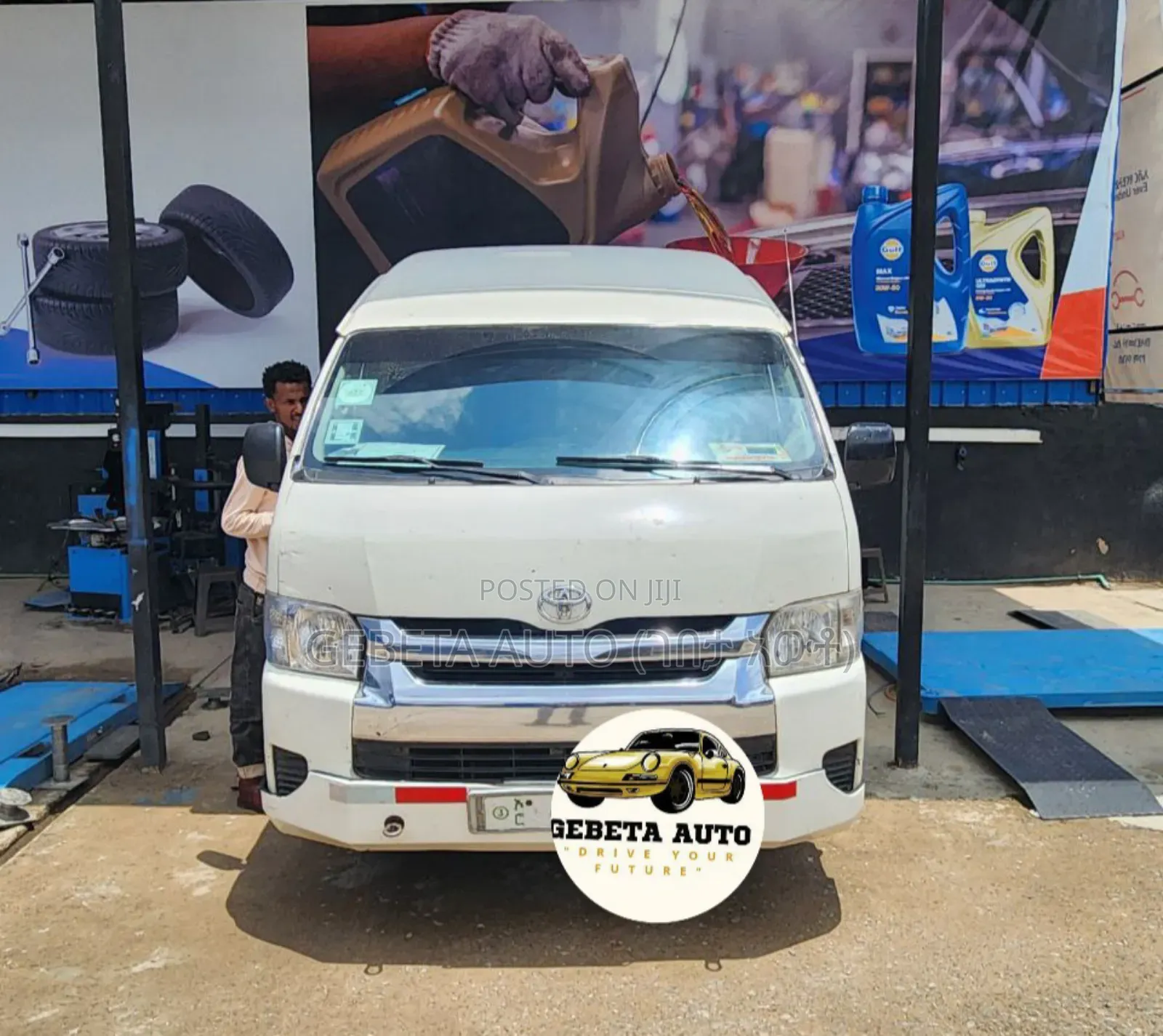 Toyota HiAce 2016 White