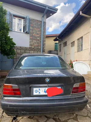 BMW 320i Sedan RWD 1990 Blue