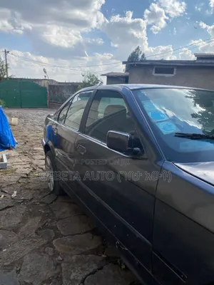 BMW 320i Sedan RWD 1990 Blue