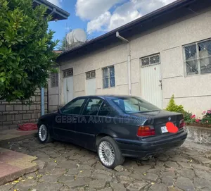 BMW 320i Sedan RWD 1990 Blue