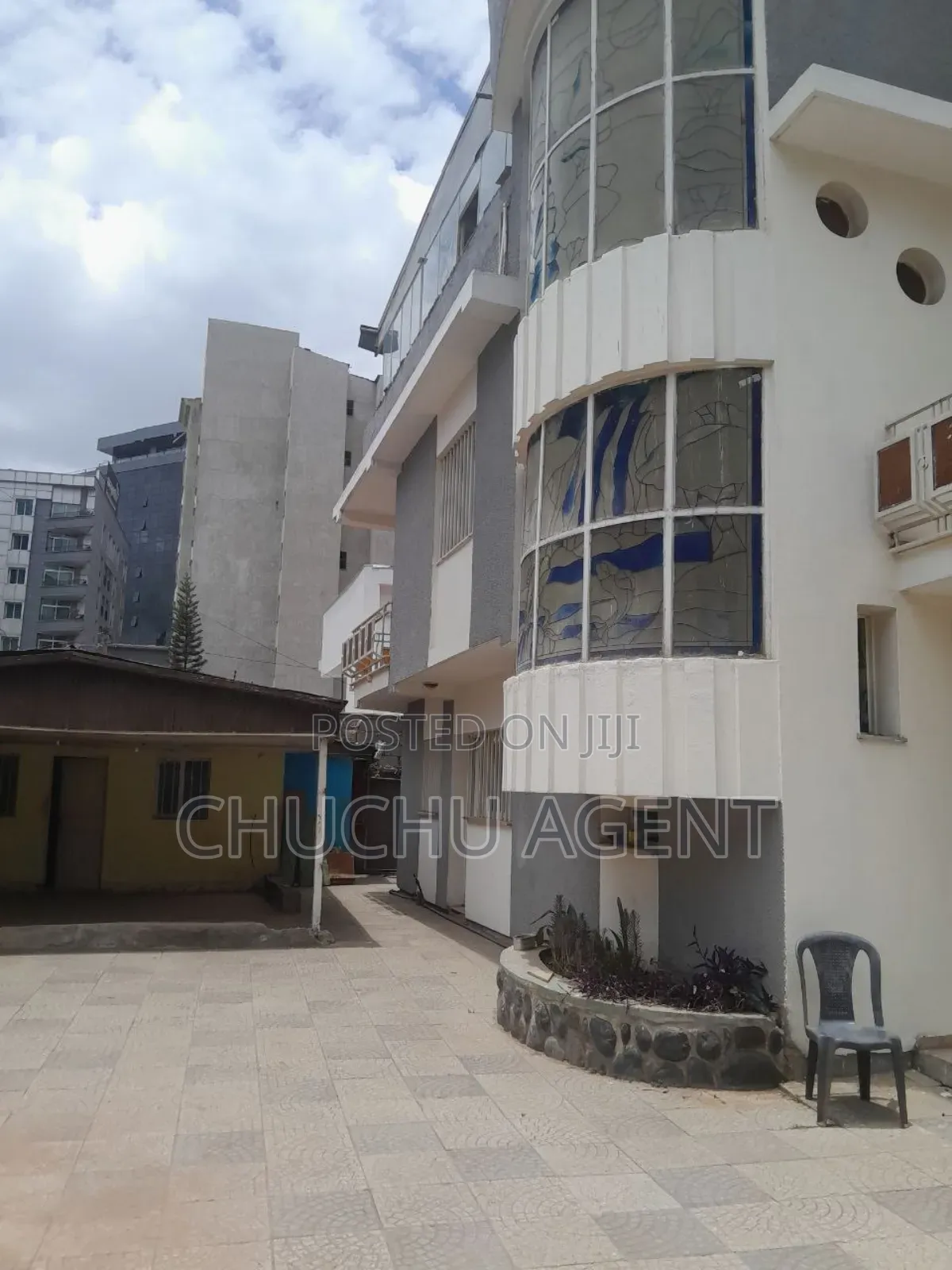8bdrm House in Bole for rent