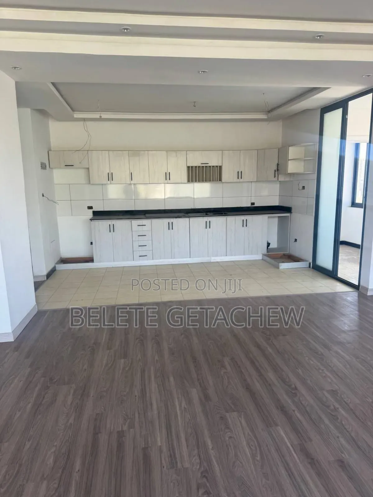 4bdrm Apartment in Signal-Megenagna,, Bole for sale