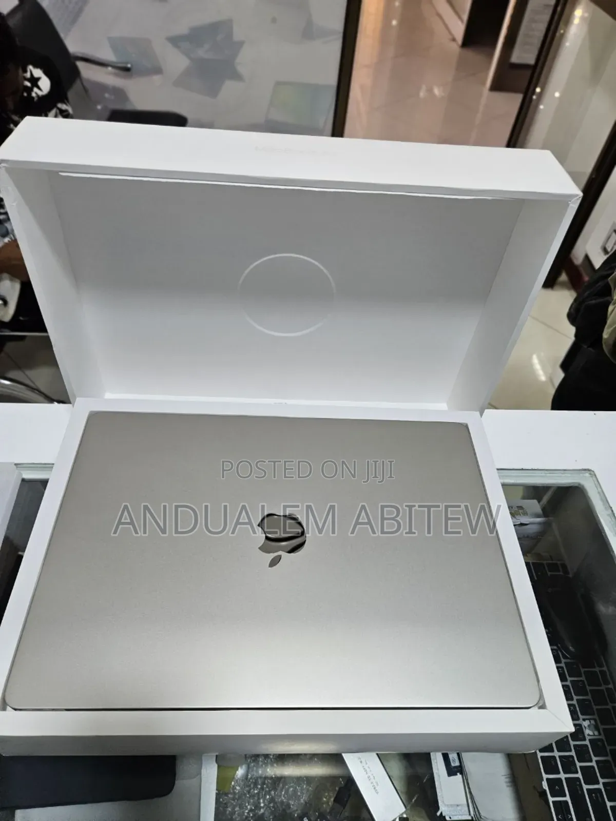 New Laptop Apple MacBook Air 2023 M2 8GB Apple M2 SSD 256GB