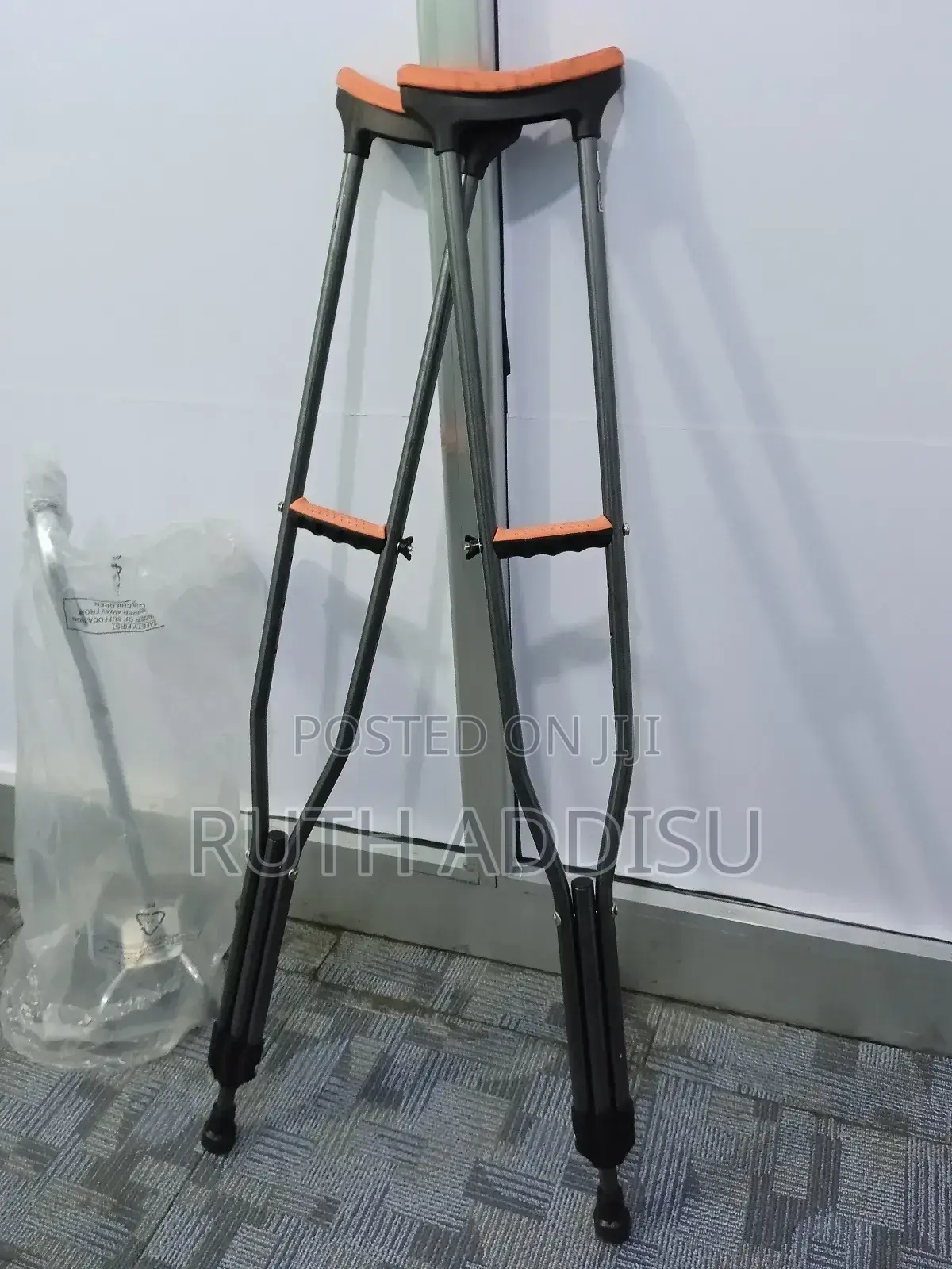 Axillary Bilateral Crutches ምቹ Rubber ያለው Flamingo Crutches