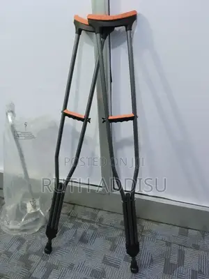 Axillary Bilateral Crutches ምቹ Rubber ያለው Flamingo Crutches
