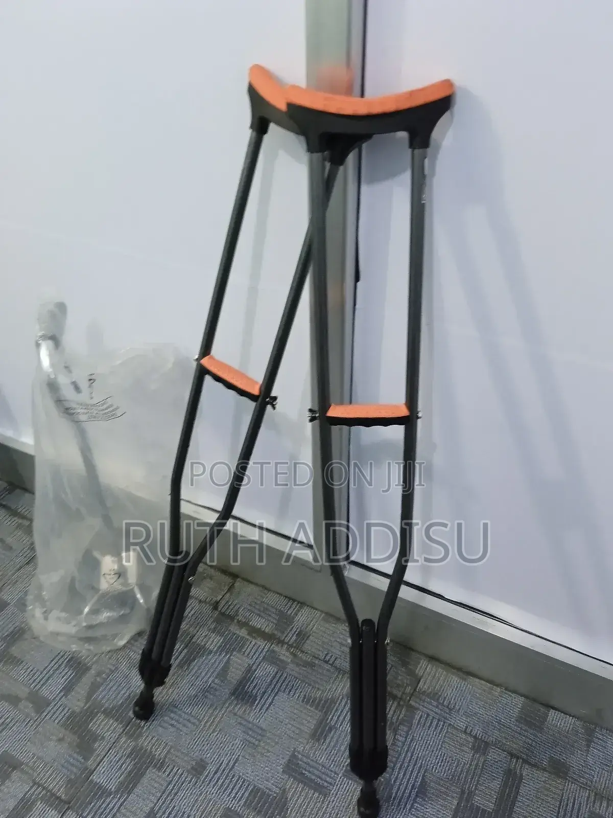 Axillary Bilateral Crutches ምቹ Rubber ያለው Flamingo Crutches