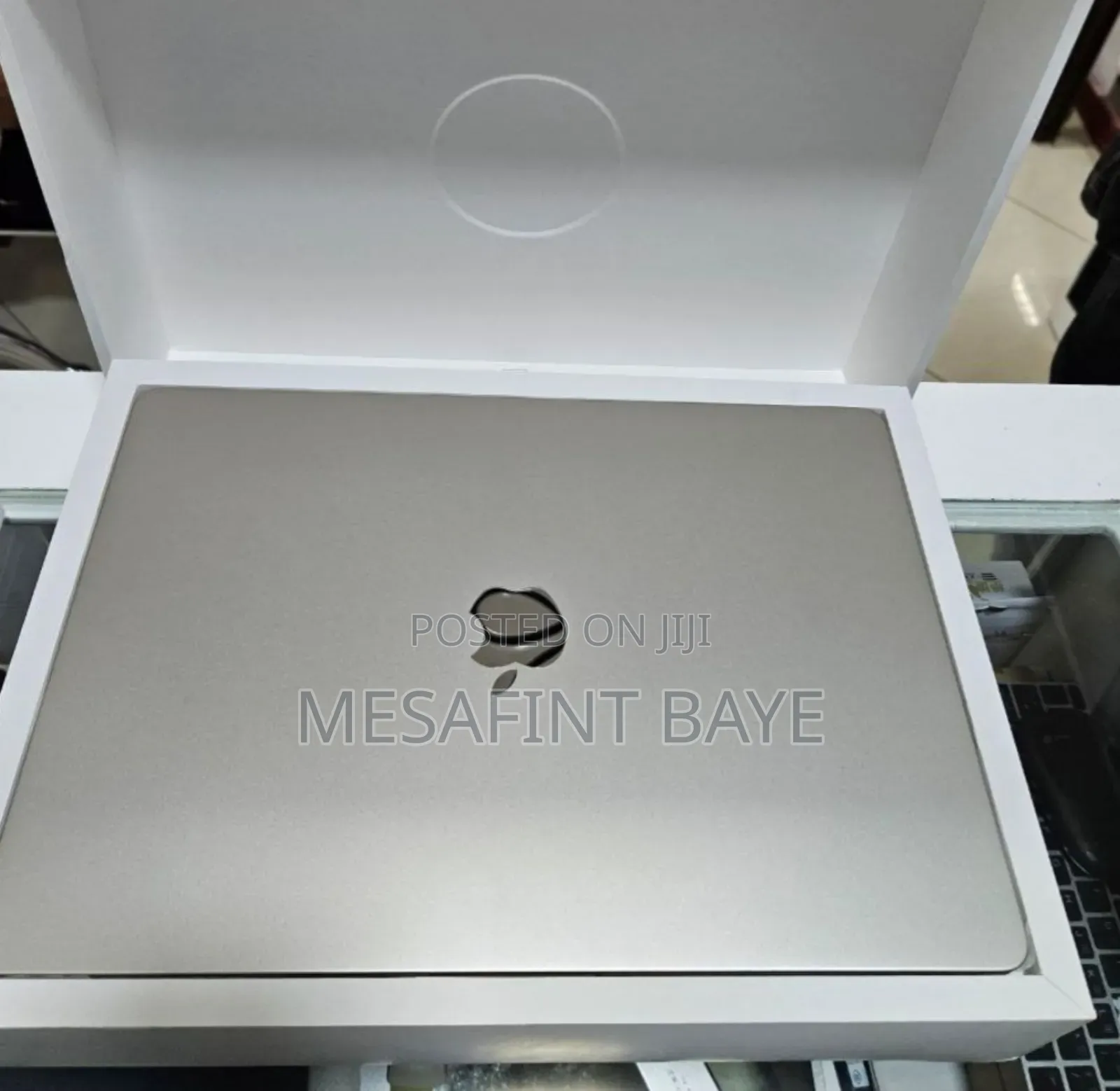 New Laptop Apple MacBook Air 2022 M2 8GB Intel Core M2 SSD 256GB