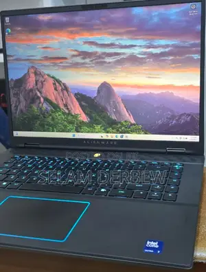 New Laptop Dell Alienware M16 32GB Intel Core Ultra 7 SSD 1T