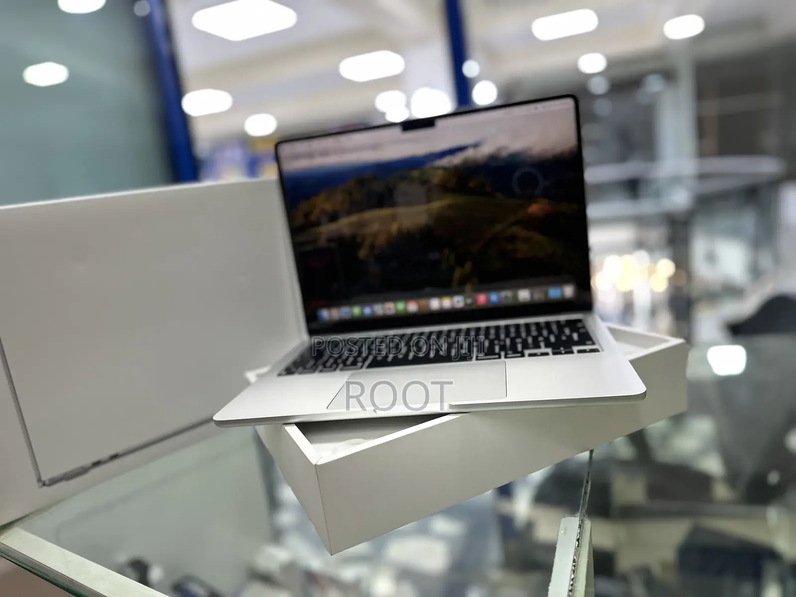 New Laptop Apple MacBook Air 2022 M2 8GB Apple M2 SSD 256GB