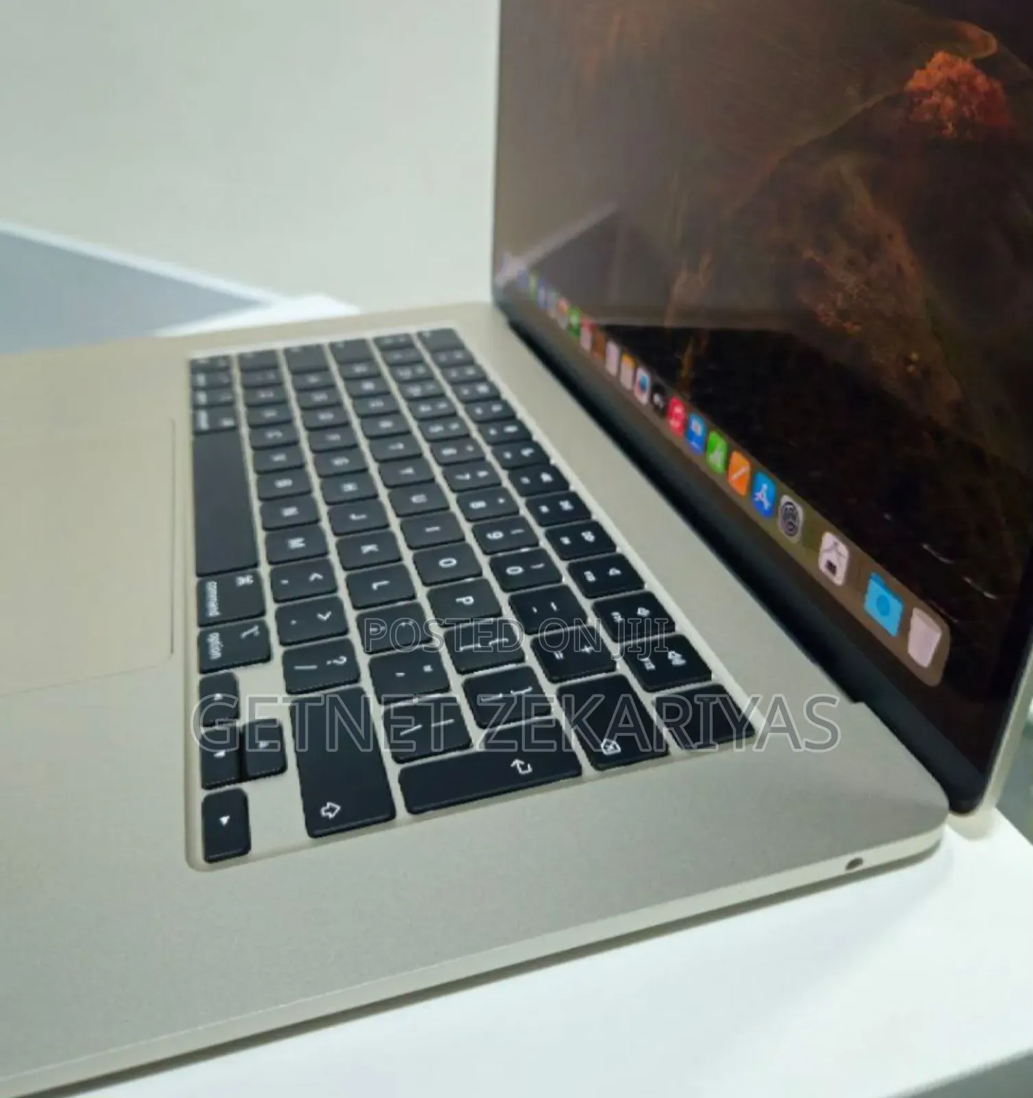 New Laptop Apple MacBook Air 2023 M2 8GB Apple M2 SSD 256GB