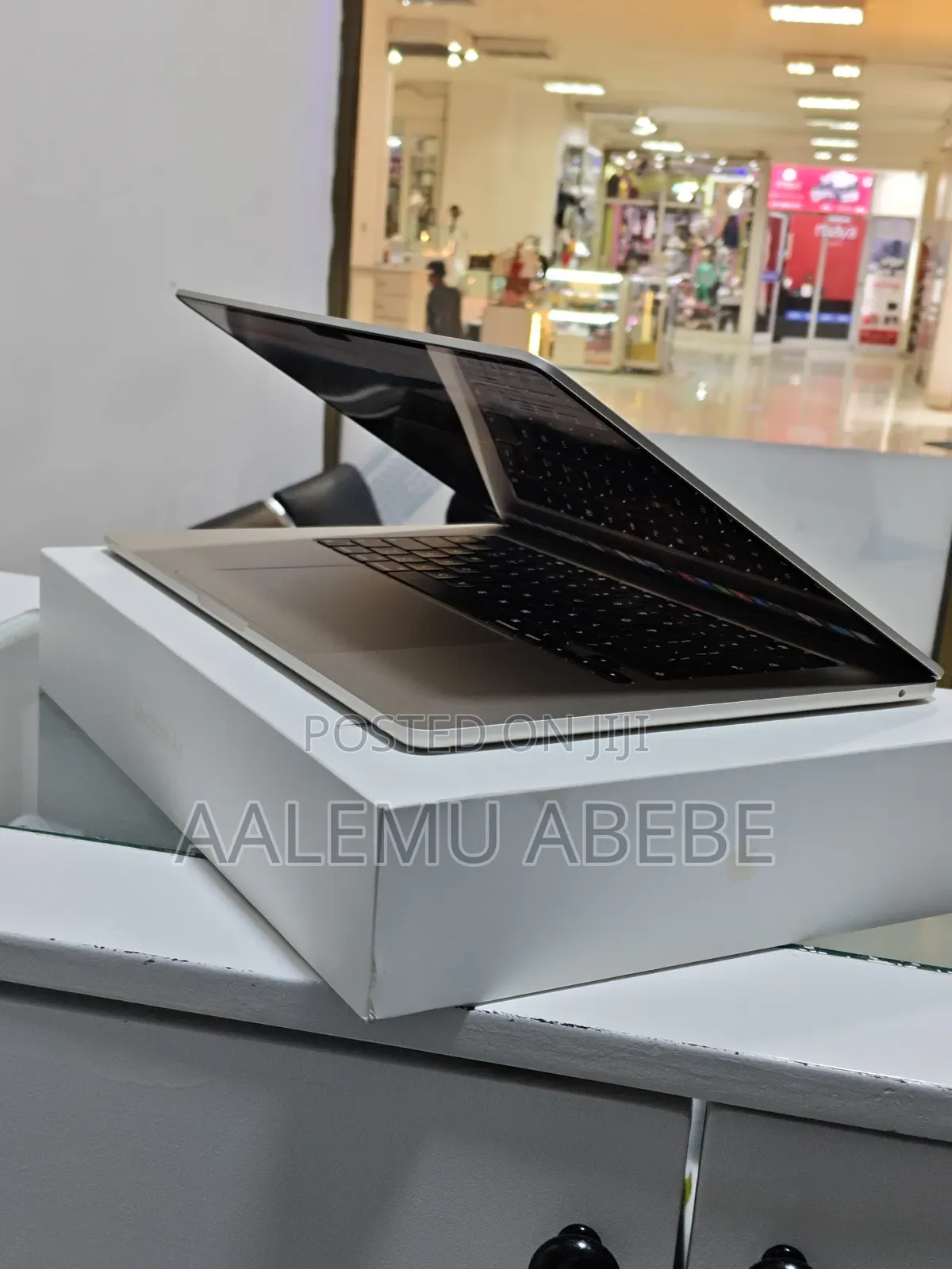 New Laptop Apple MacBook Air 2022 M2 8GB Apple M2 SSD 256GB