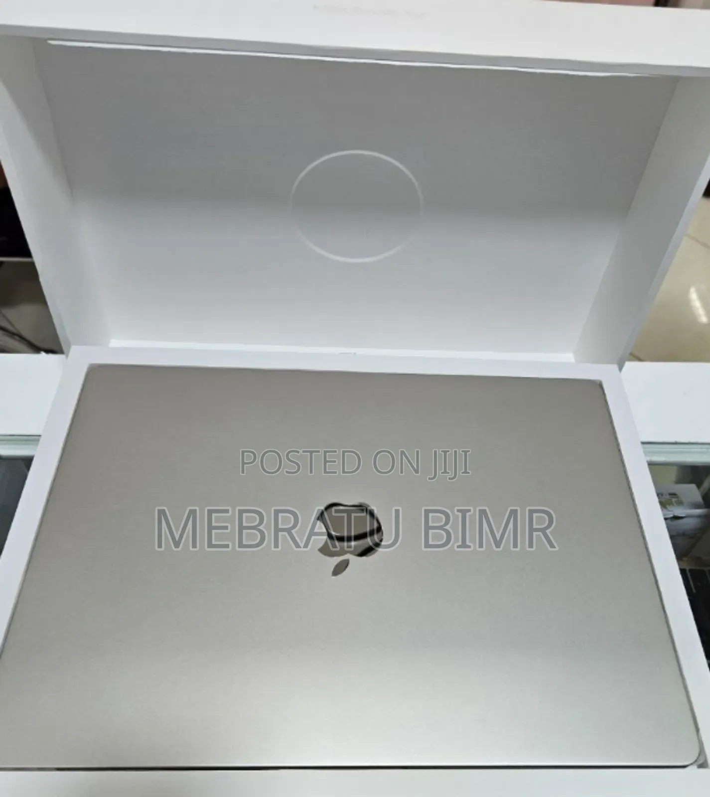 New Laptop Apple MacBook Air 2023 M2 8GB Apple M2 SSD 256GB