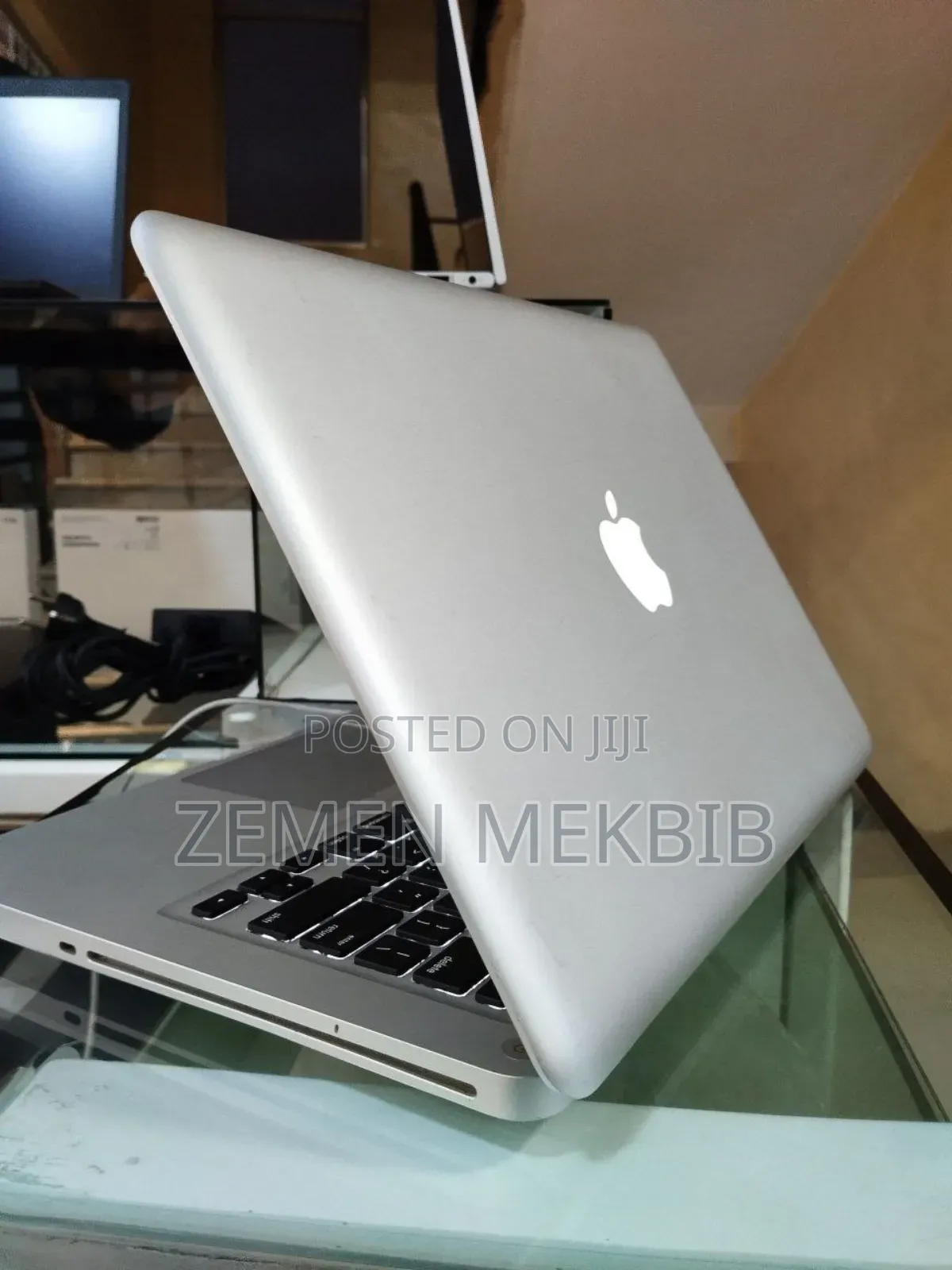 New Laptop Apple MacBook Pro 2012 4GB Intel Core I5 HDD 500GB