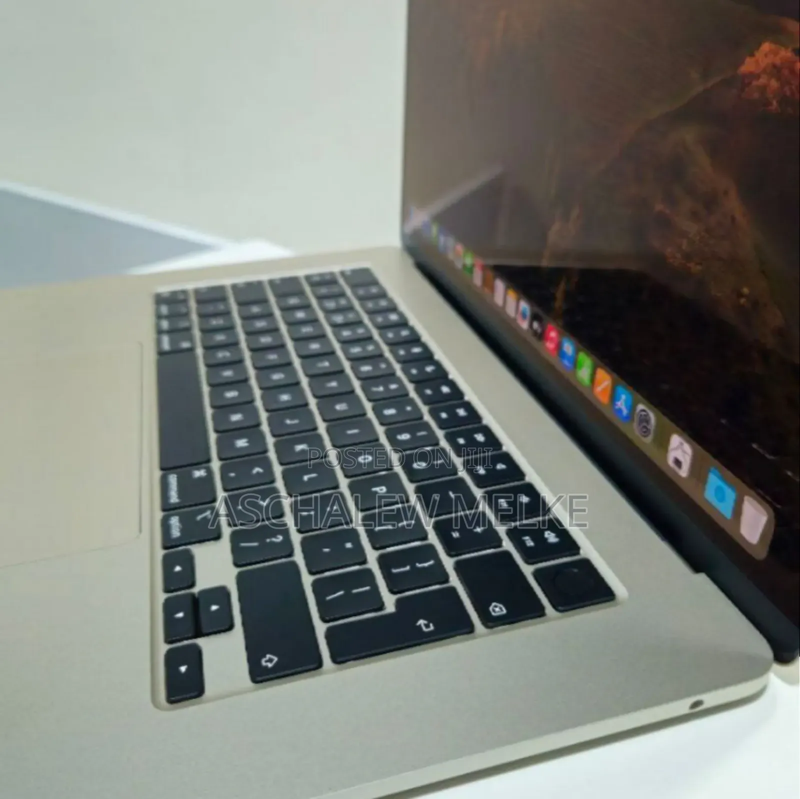 New Laptop Apple MacBook Air 2023 M2 8GB Apple M2 SSD 256GB