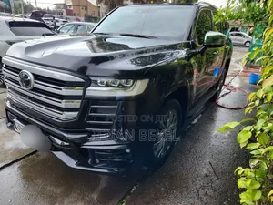 Photo - Toyota Land Cruiser 3.3 Diesel 4WD 2022 Black