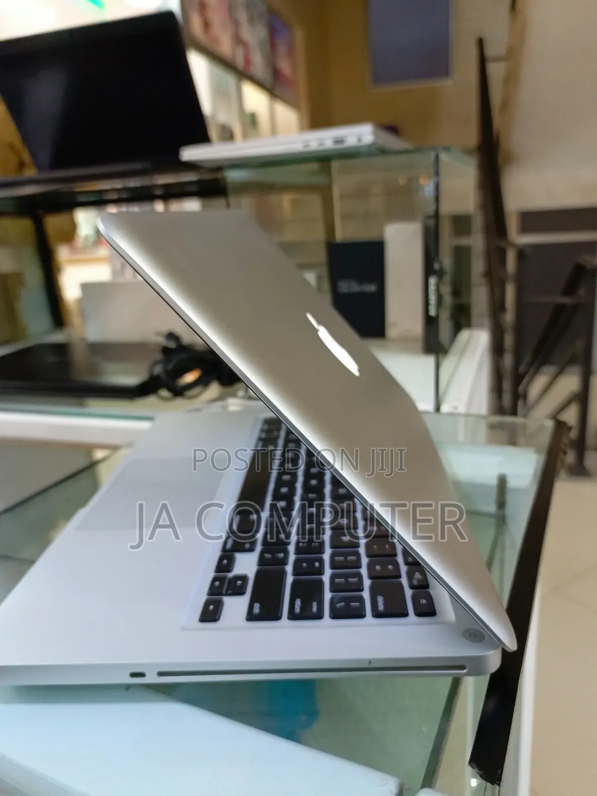 New Laptop Apple MacBook Pro 2012 4GB Intel Core I5 HDD 500GB