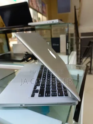 New Laptop Apple MacBook Pro 2012 4GB Intel Core I5 HDD 500GB