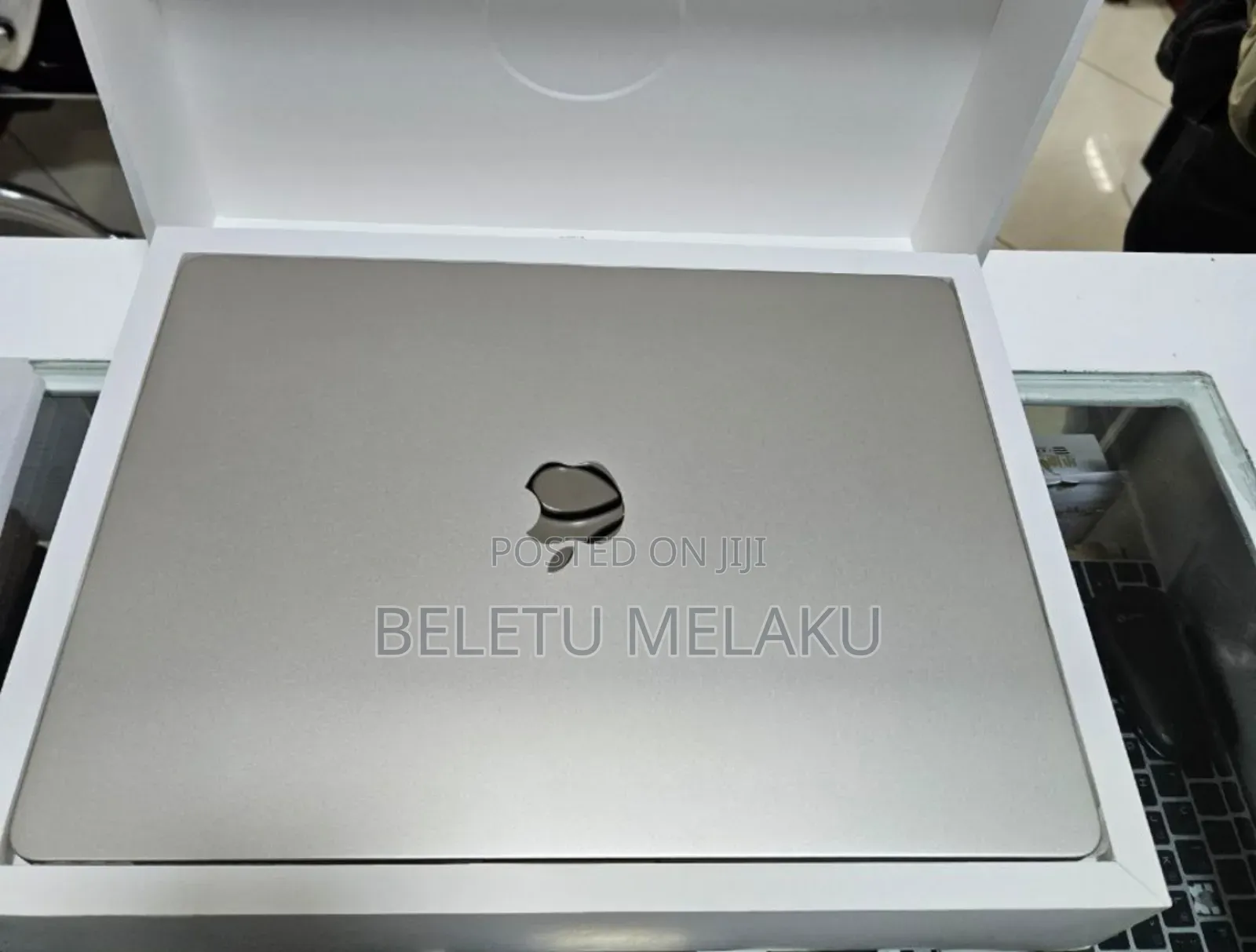 New Laptop Apple MacBook Air 2023 M2 8GB SSD 256GB