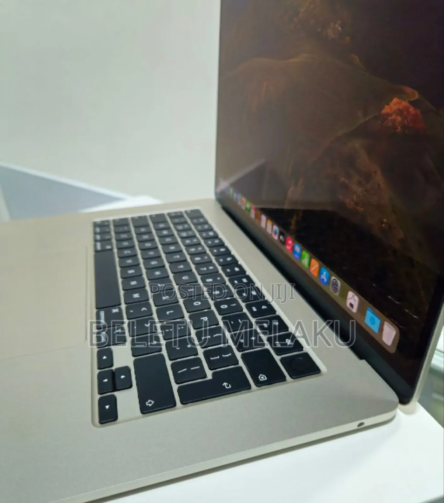 New Laptop Apple MacBook Air 2023 M2 8GB SSD 256GB