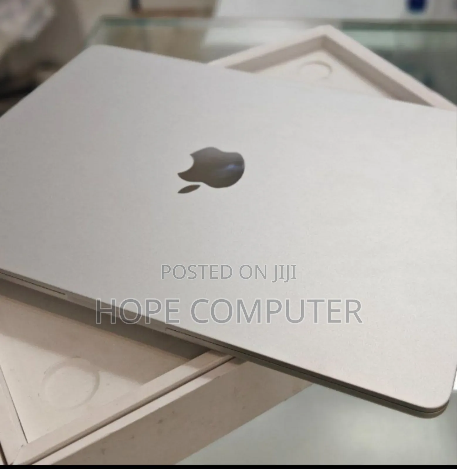 New Laptop Apple MacBook Air 2022 M2 8GB Apple M2 SSD 256GB