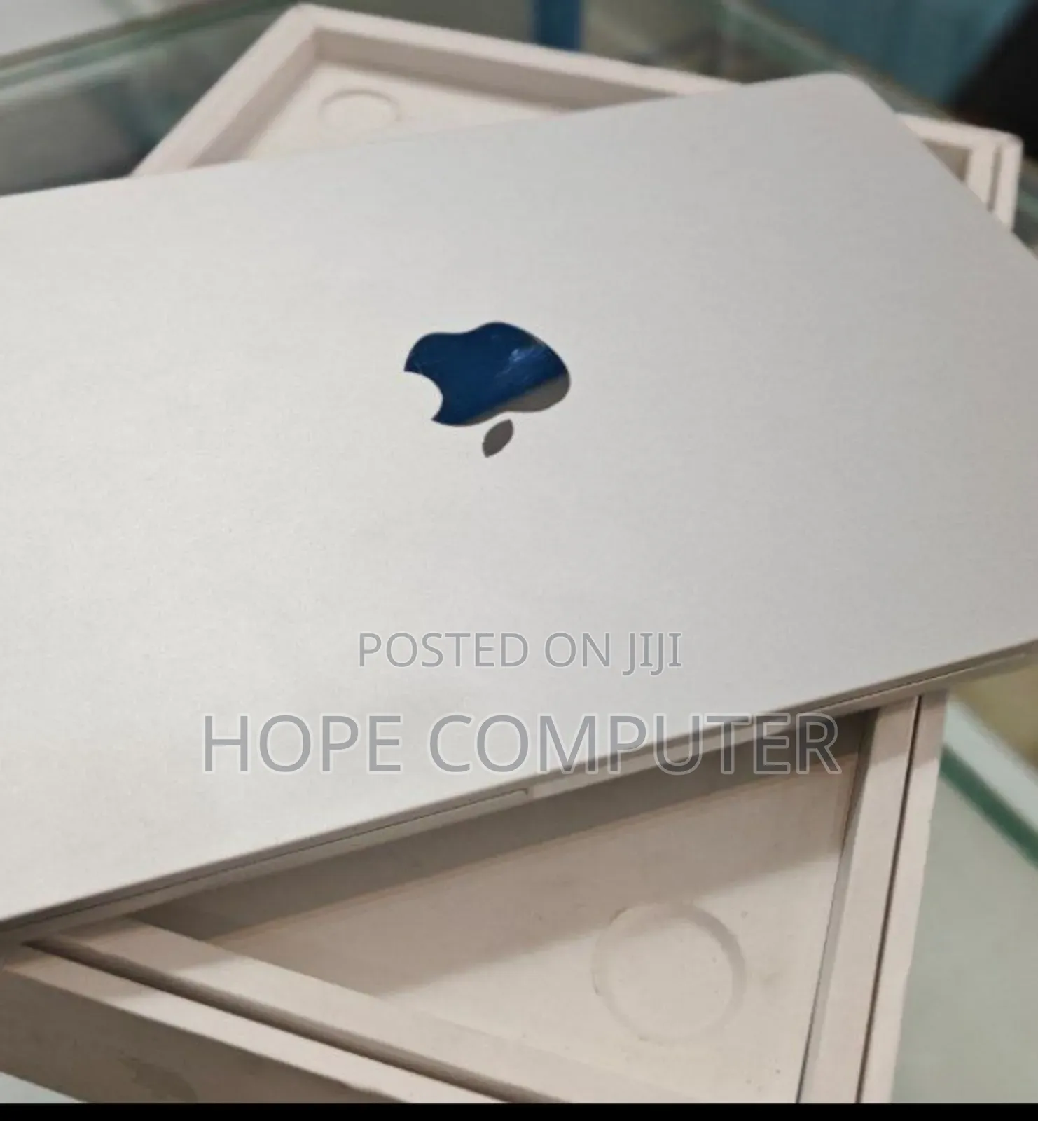 New Laptop Apple MacBook Air 2022 M2 8GB Apple M2 SSD 256GB