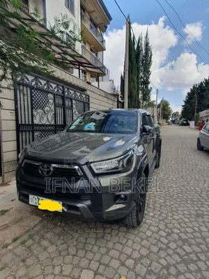 Photo - Toyota Hilux 2021 Gray