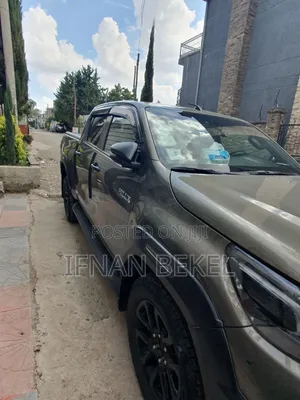 Toyota Hilux 2021 Gray