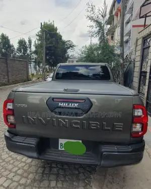 Toyota Hilux 2021 Green