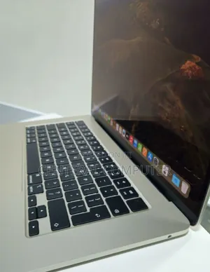 New Laptop Apple MacBook Air 2023 M2 8GB Intel Core I7 SSD 256GB