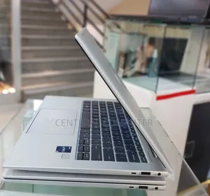 New Laptop HP EliteBook 860 G9 16GB Intel Core I5 SSD 512GB