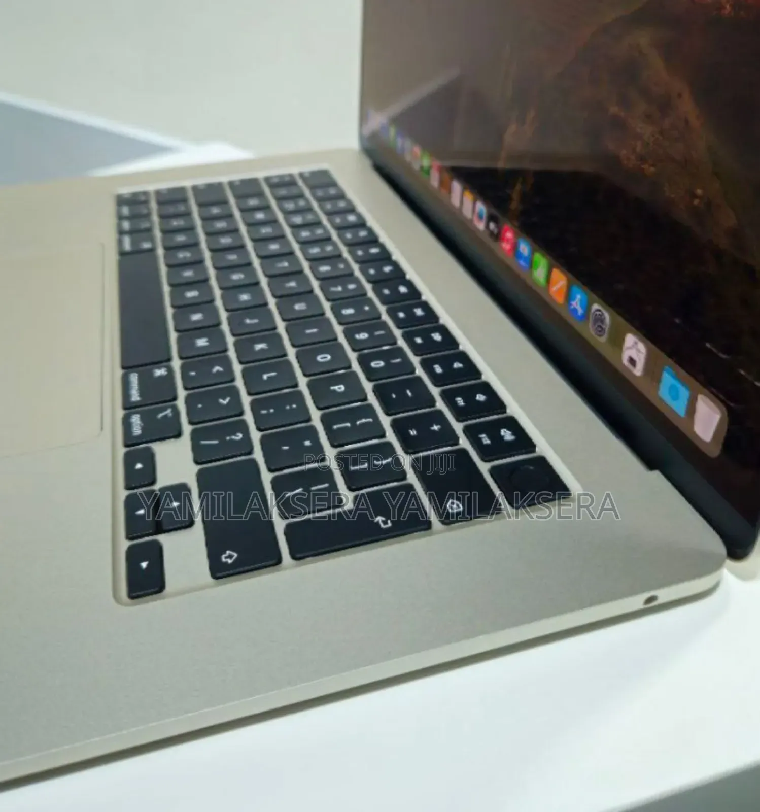 New Laptop Apple MacBook Air 2022 M2 8GB SSD 256GB