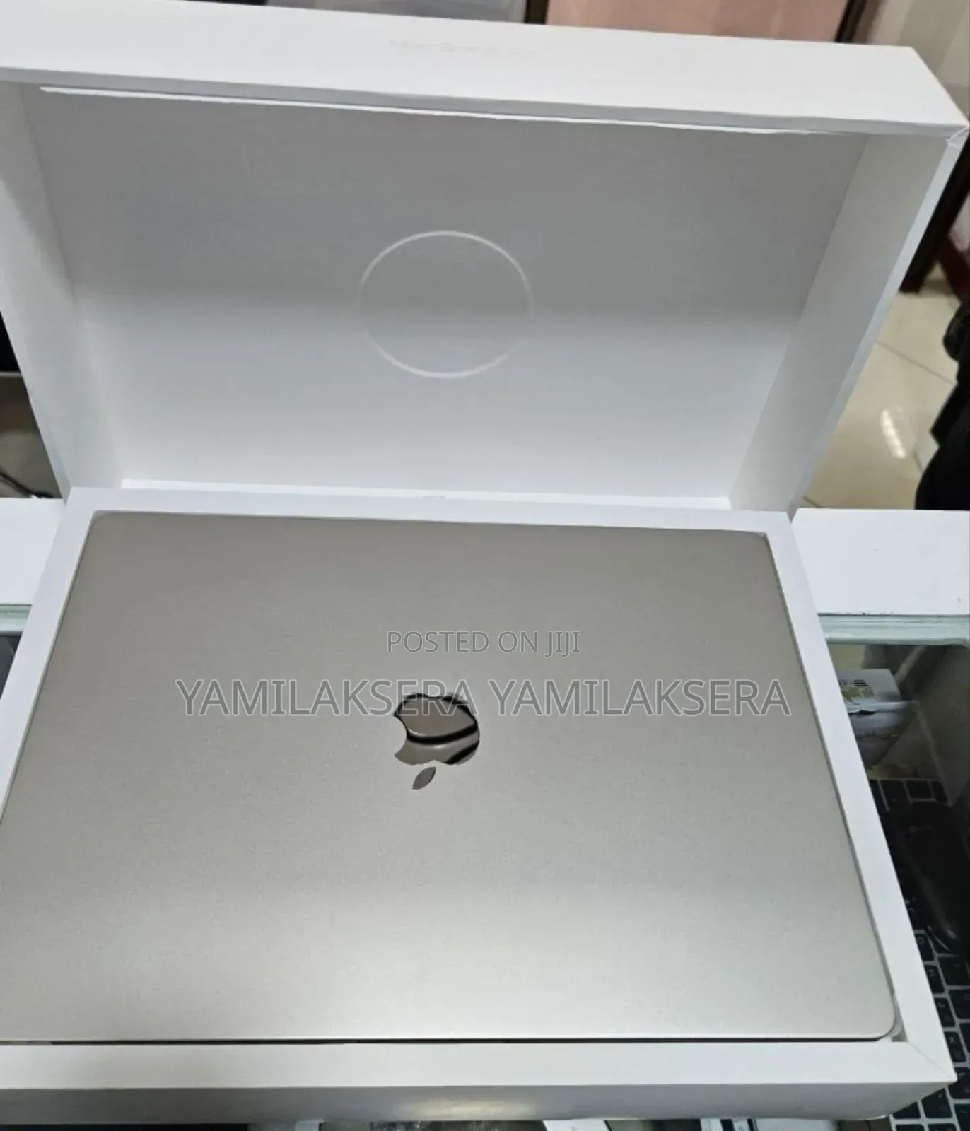 New Laptop Apple MacBook Air 2022 M2 8GB SSD 256GB