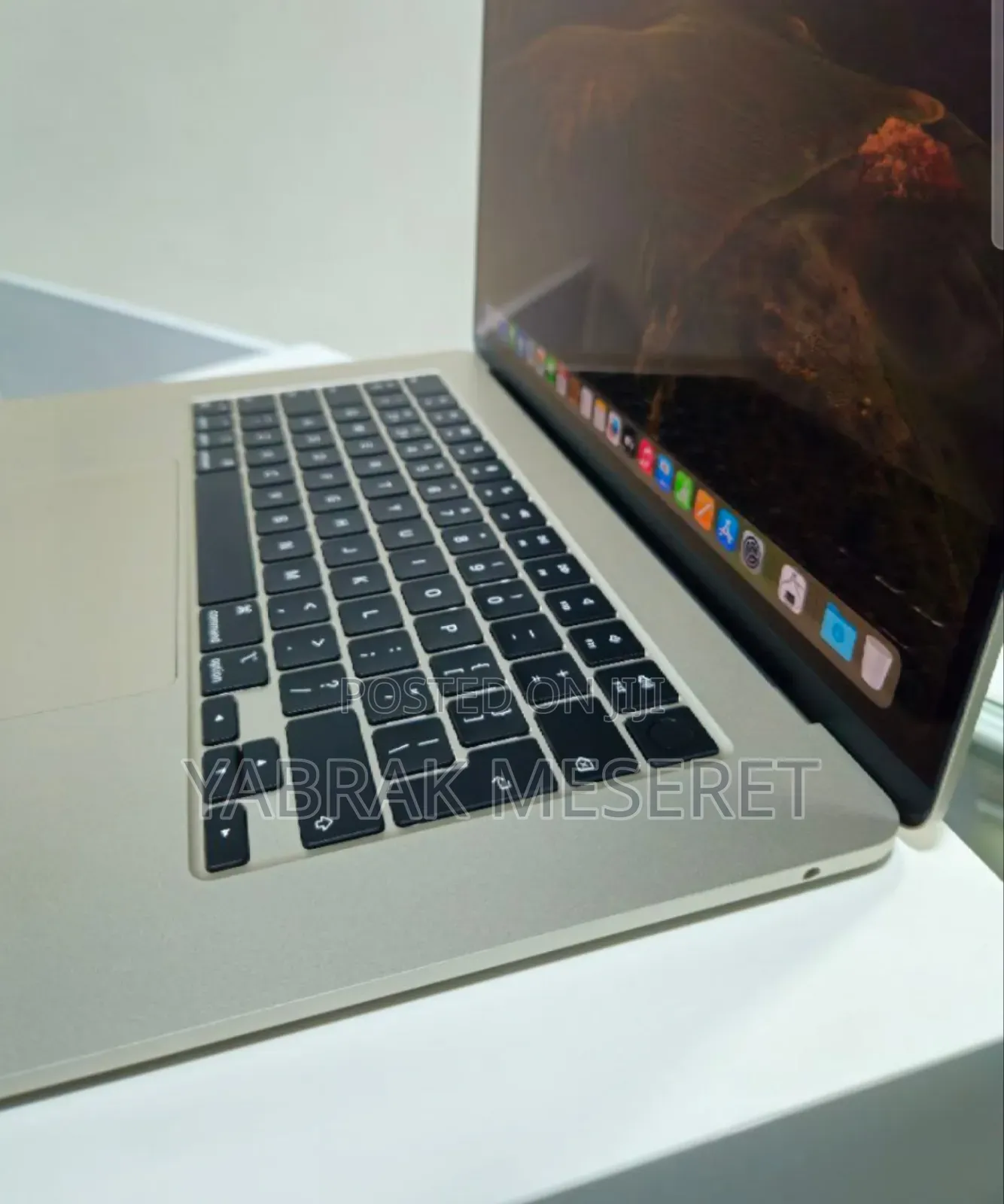 New Laptop Apple MacBook Air 2023 M2 8GB Apple M2 SSD 256GB